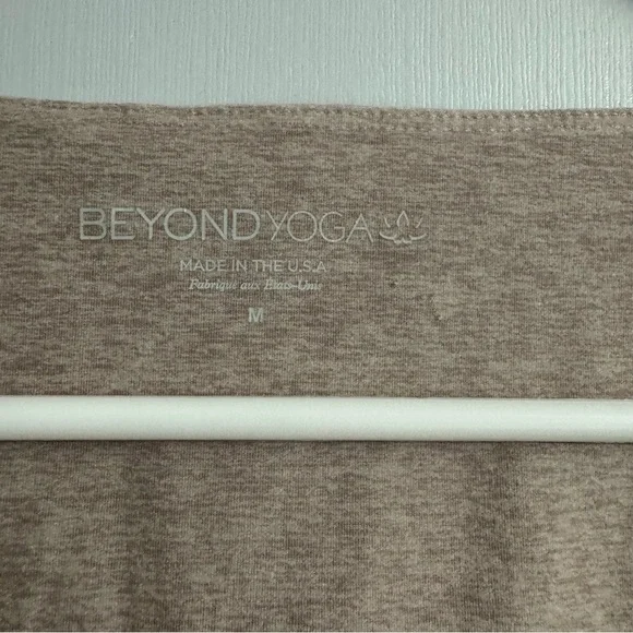 Beyond Yoga Women's Beige Crop Top Size Medium - Picture 3 of 9